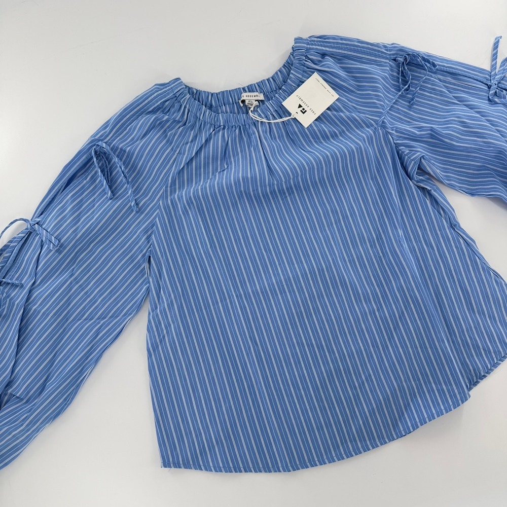 Free Assembly Striped Tie Sleeve Blouse Modern Women Size XS Blue White Striped - Picture 3 of 7